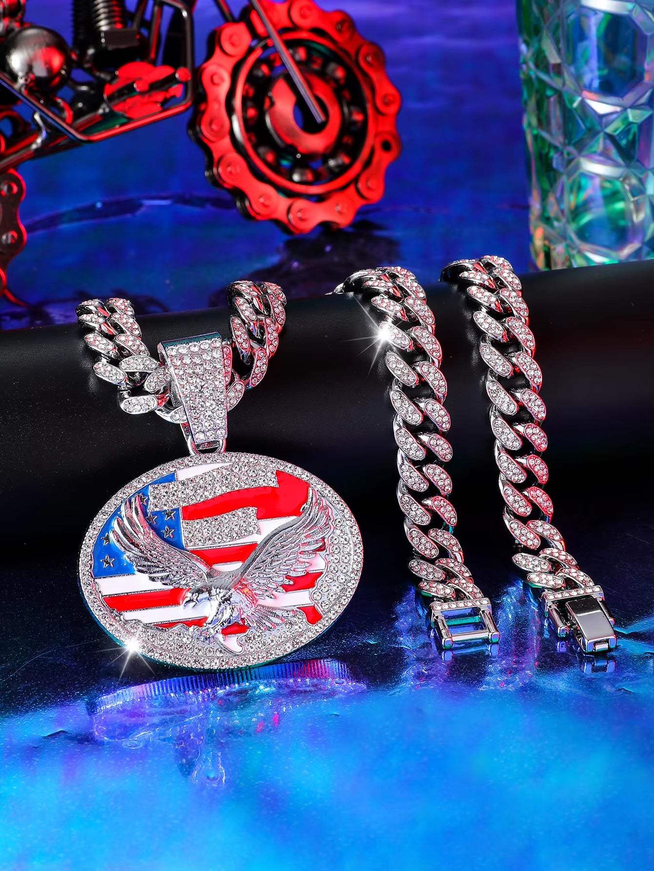 Summer Fashion Hip Hop Style Eagle & American Flag Pendant Necklace with Rhinestones，Unisex Couple Jewelry for Independent Day